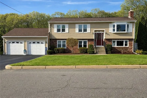 $569,900 | 53 Bicentennial Way, North Providence, RI 02911