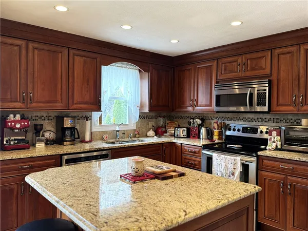 $569,900 | 53 Bicentennial Way, North Providence, RI 02911