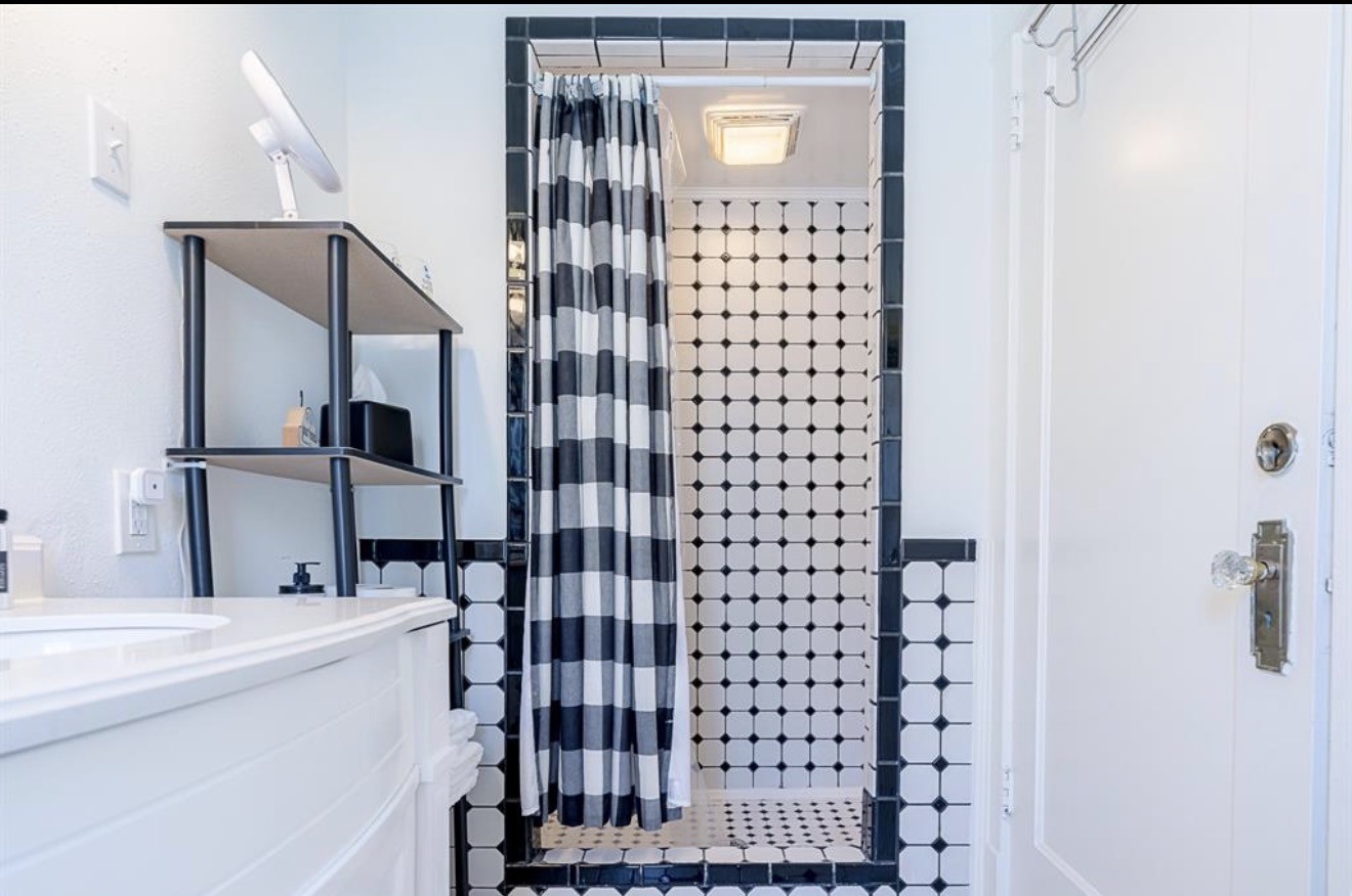 1723 Rosenberg Street Galveston, TX 77550 - Photo 25 of 38 Secondary shower