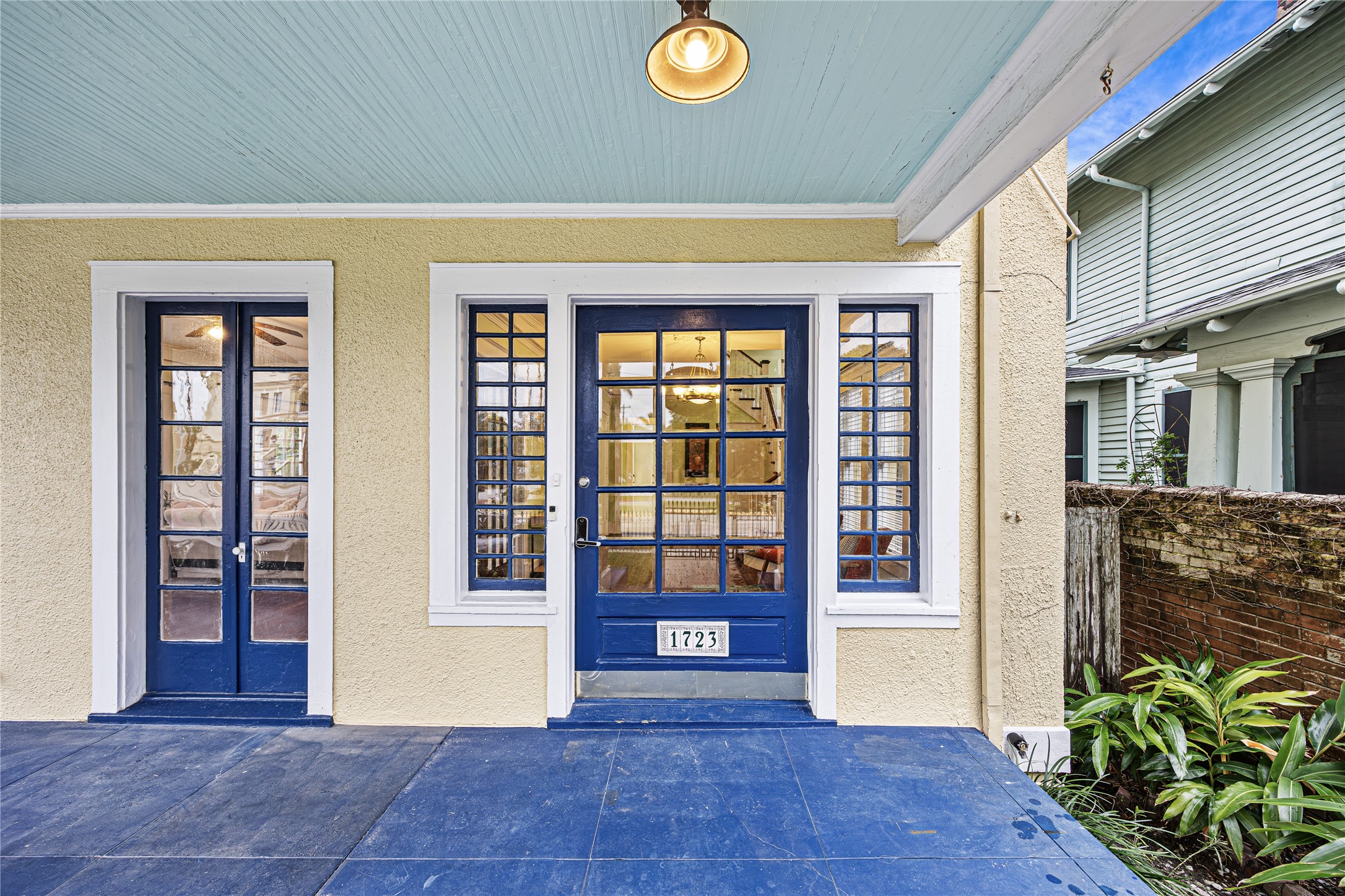 1723 Rosenberg Street Galveston, TX 77550 - Photo 5 of 38 Elegant front entry leading into the home.