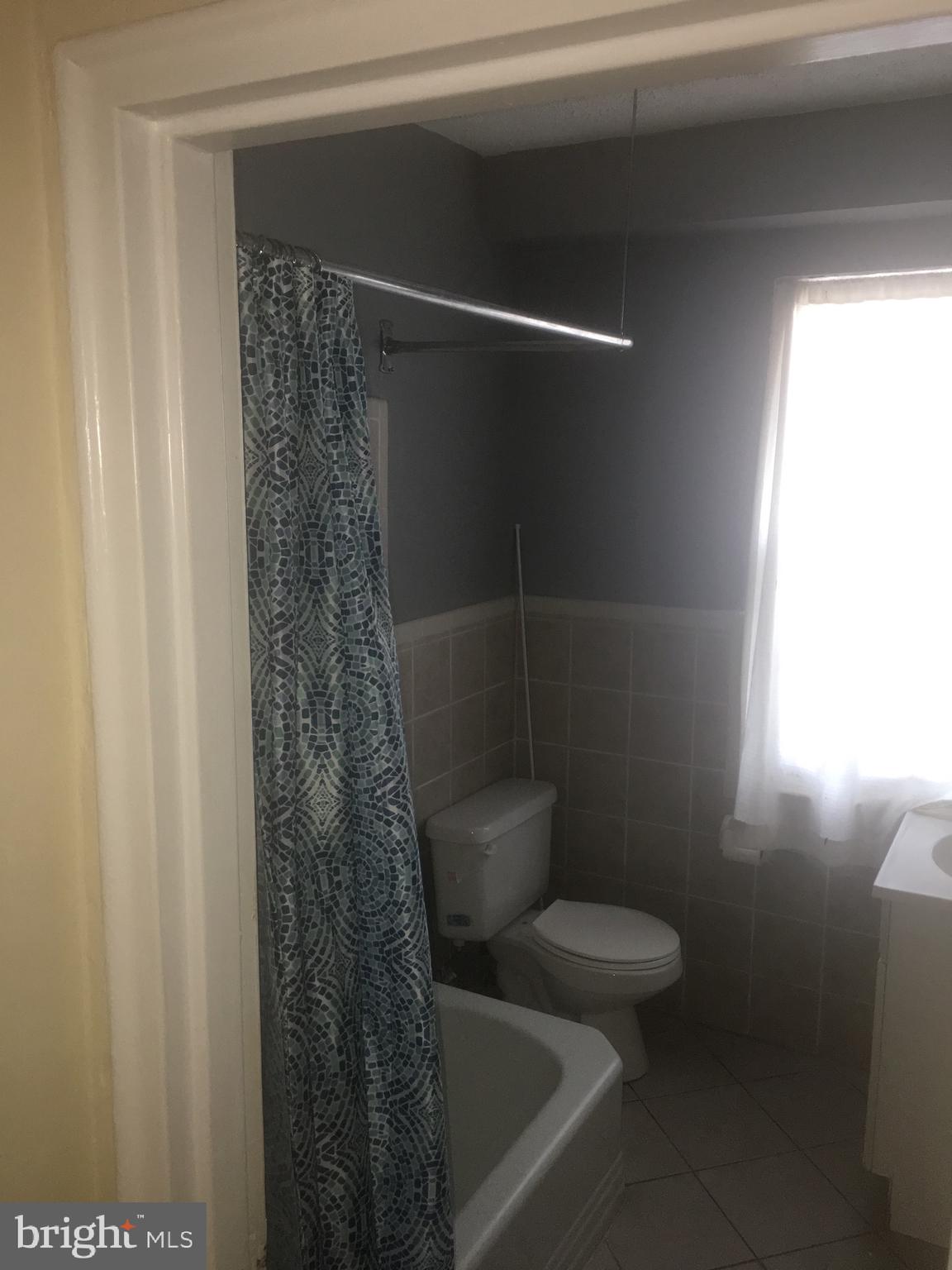 203 East Glebe Road, Unit D Alexandria, VA 22305 - Photo 11 of 12 a bathroom with a toilet and a shower