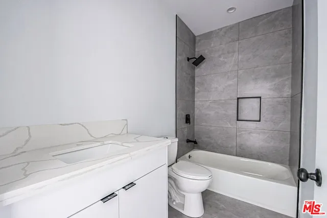 $3,895,000 | 6461 Woodley Avenue, Van Nuys, CA 91406