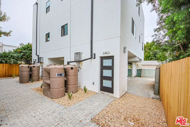 $3,895,000 | 6461 Woodley Avenue, Van Nuys, CA 91406