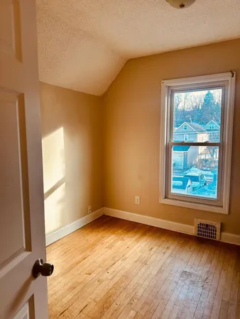 $2,700 | 246 Sidney Street East, St. Paul, MN 55107