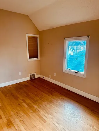 $2,700 | 246 Sidney Street East, St. Paul, MN 55107