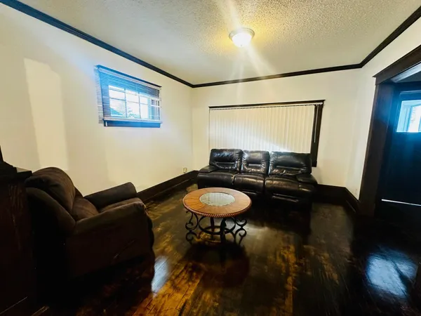 $2,700 | 246 Sidney Street East, St. Paul, MN 55107