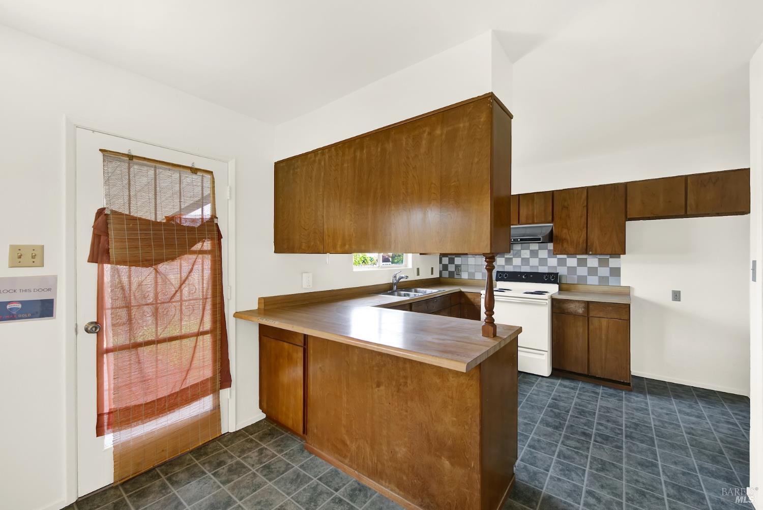 2715 Limerick Road San Pablo, CA 94806 - Photo 15 of 42