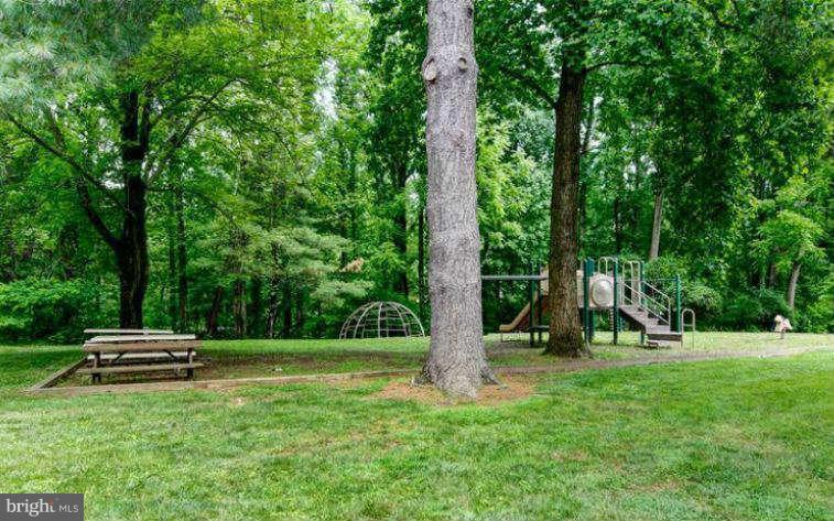 11615 Vantage Hill Road, Unit 1A Reston, VA 20190 - Photo 23 of 27 Community Tot Lot