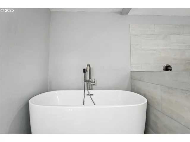 $585,000 | 1371 Northeast Barnes Court, Gresham, OR 97030