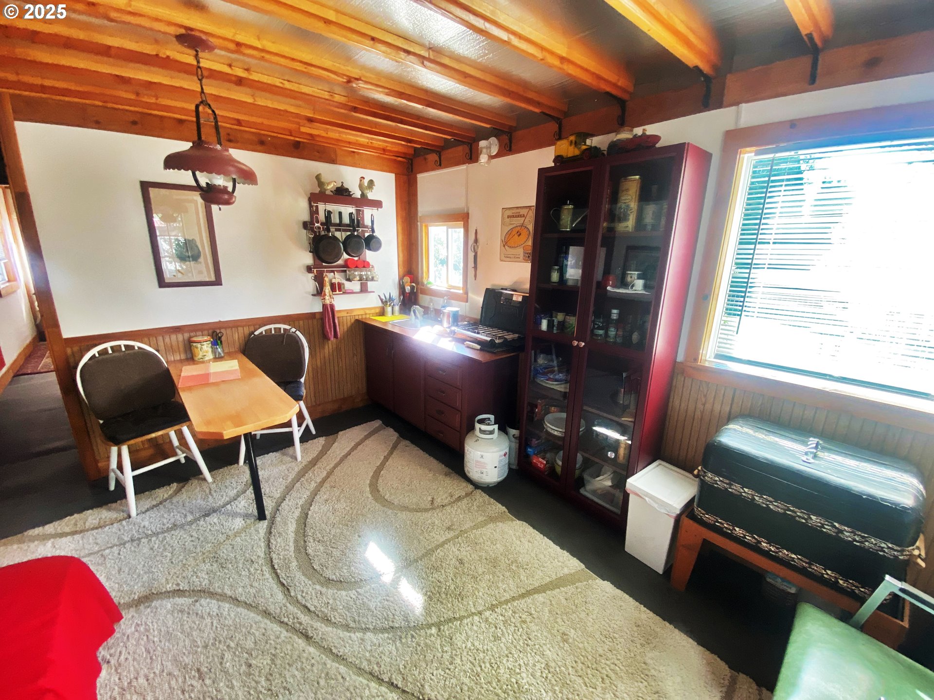 916 Robert Street Haines, OR 97833 - Photo 7 of 18 a room with furniture and musical instruments