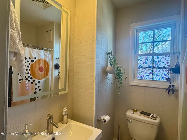 $2,200 | 173 Smith Avenue, Unit 2, Kingston, NY 12401