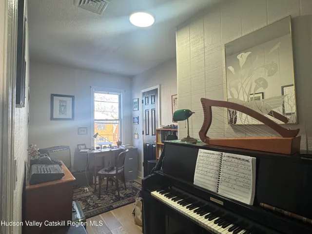 $2,200 | 173 Smith Avenue, Unit 2, Kingston, NY 12401