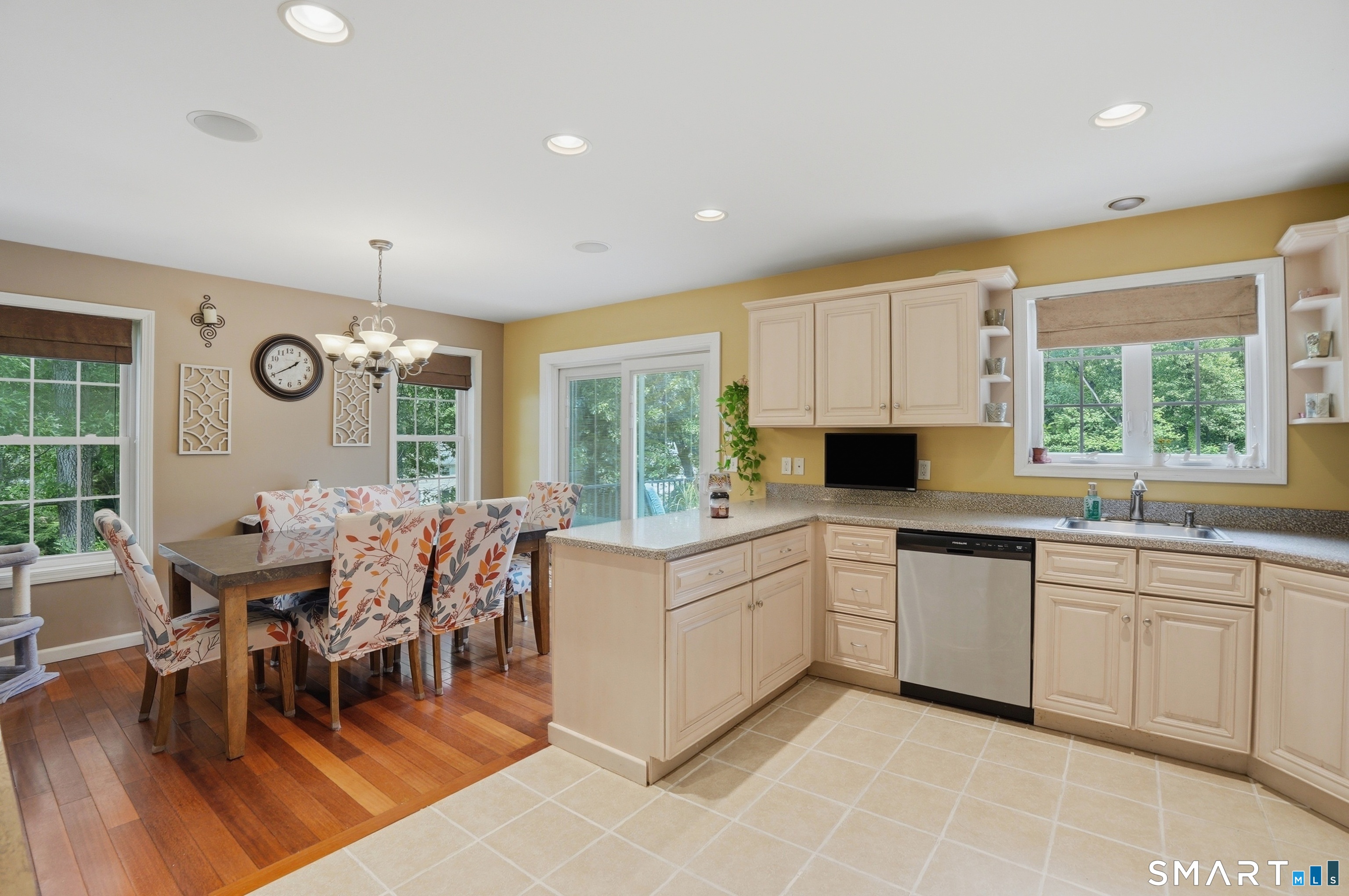 26 South Plains Road Southington, CT 06489 - Photo 12 of 39