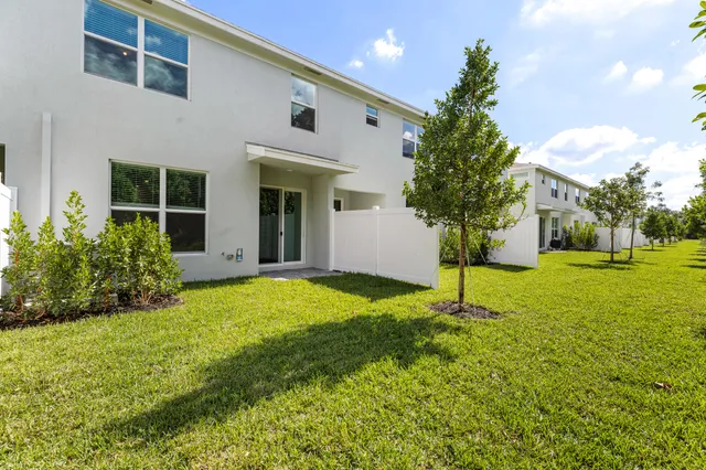 $3,000 | 4250 Lagoon Shore Drive, Lake Worth, FL 33467