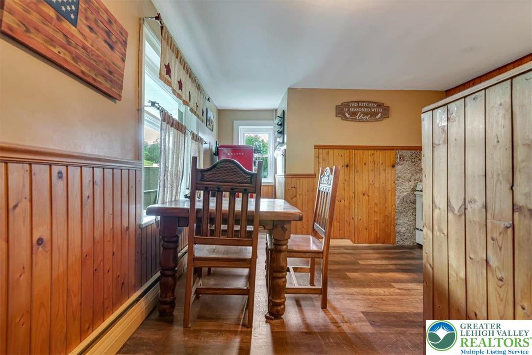 173 Anchorage Road Saylorsburg, PA 18353 - Photo 14 of 75 a view of a hallway with wooden floor and furniture