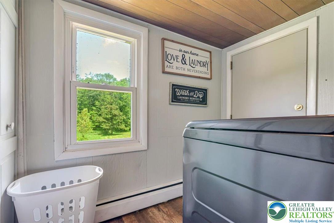 173 Anchorage Road Saylorsburg, PA 18353 - Photo 30 of 75 a view of bathroom with a window