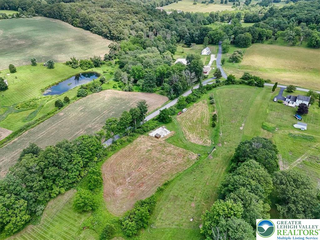 173 Anchorage Road Saylorsburg, PA 18353 - Photo 67 of 75 an aerial view of a garden