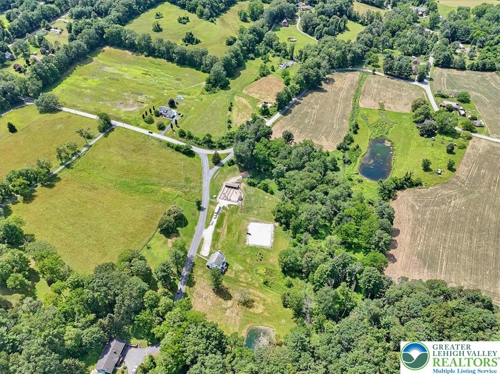 173 Anchorage Road Saylorsburg, PA 18353 - Photo 74 of 75 an aerial view of residential houses with outdoor space
