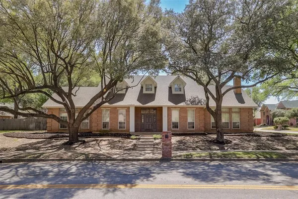 $469,900 | 3704 Cross Bend Drive, Arlington, TX 76016