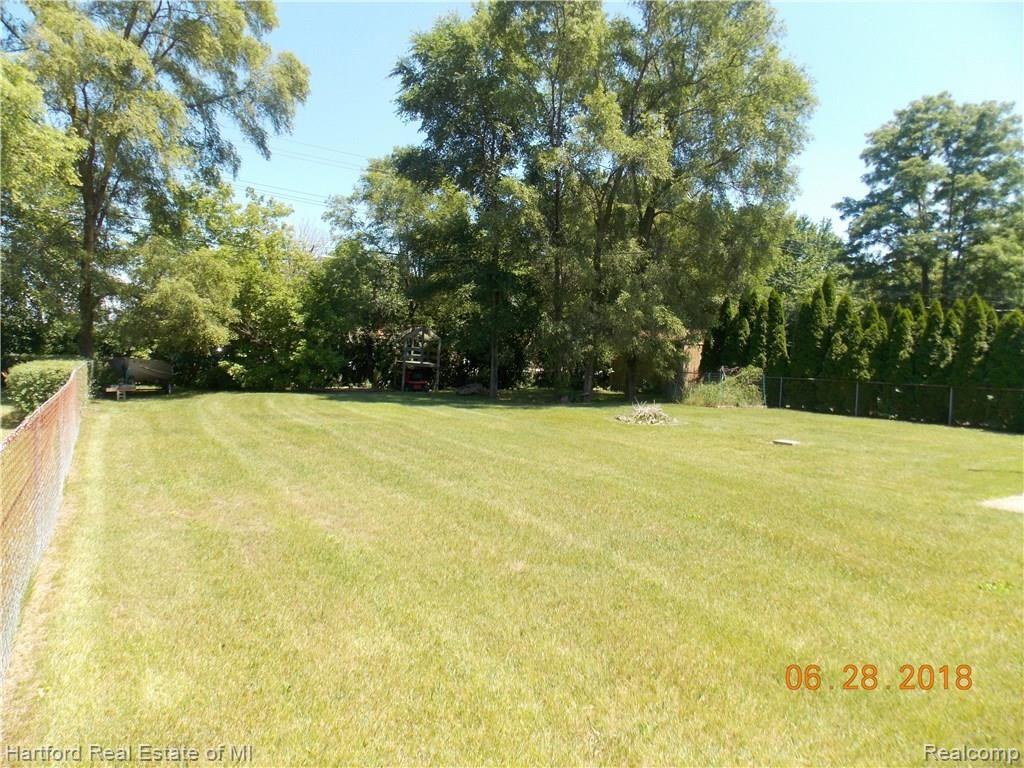 21830 Power Road Farmington, MI 48336 - Photo 17 of 17 North Fence line