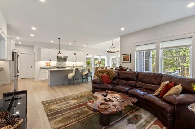 $1,125,000 | 2 Winn Trail, York, ME 03902