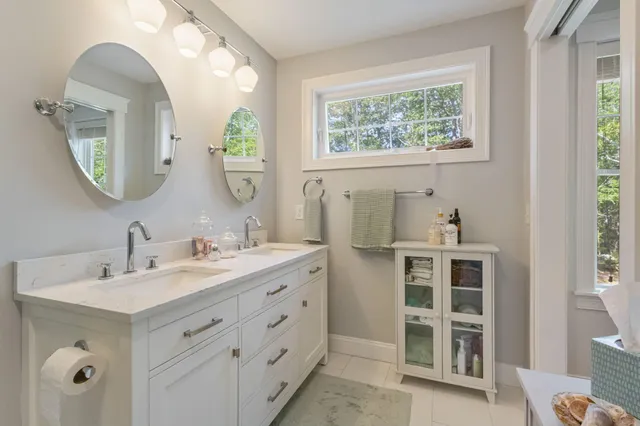 $1,125,000 | 2 Winn Trail, York, ME 03902