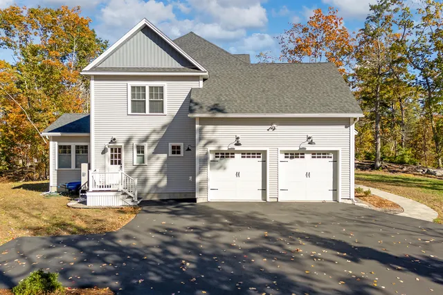 $1,125,000 | 2 Winn Trail, York, ME 03902