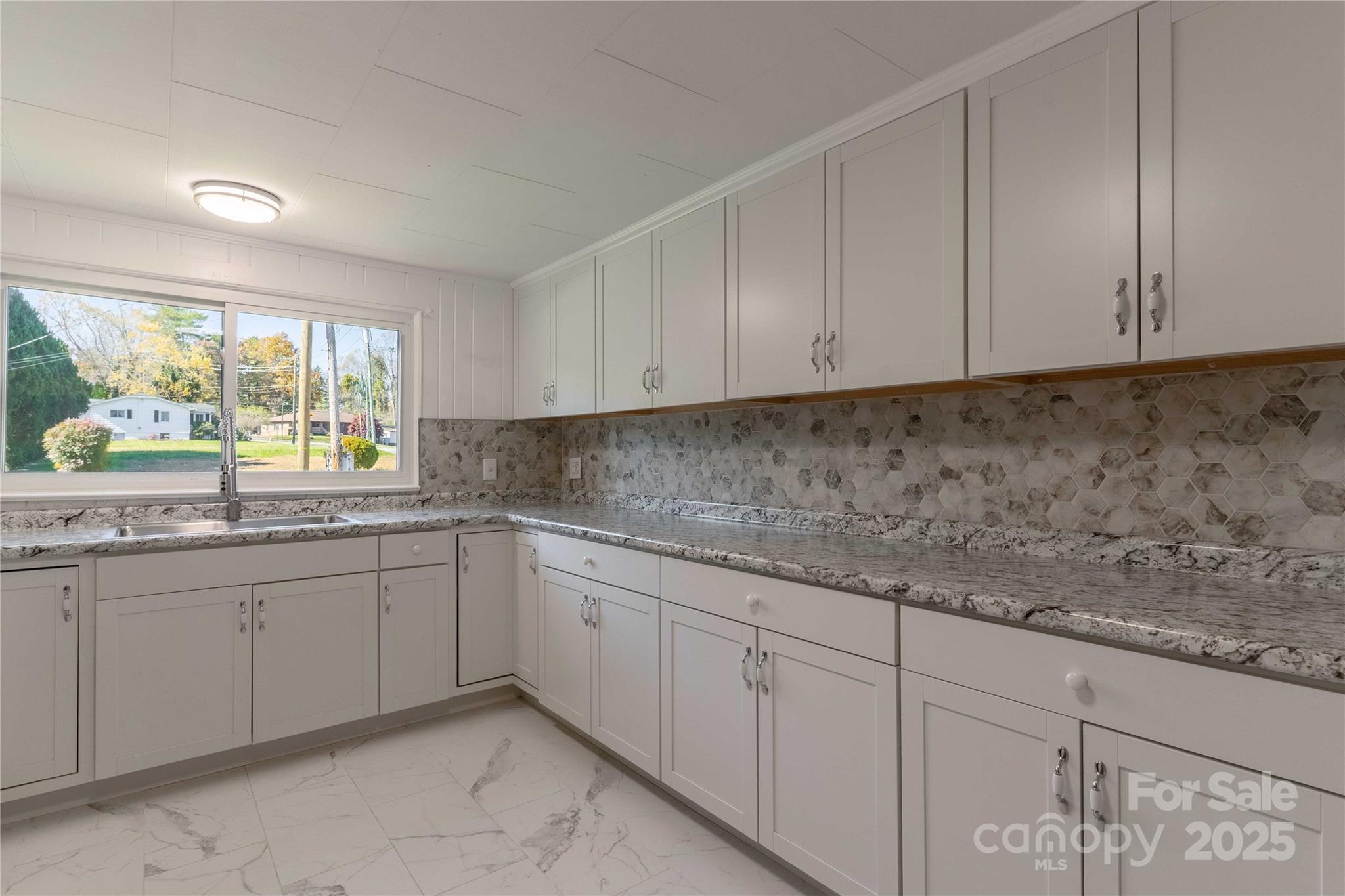 422 Hebron Road Hendersonville, NC 28739 - Photo 15 of 41