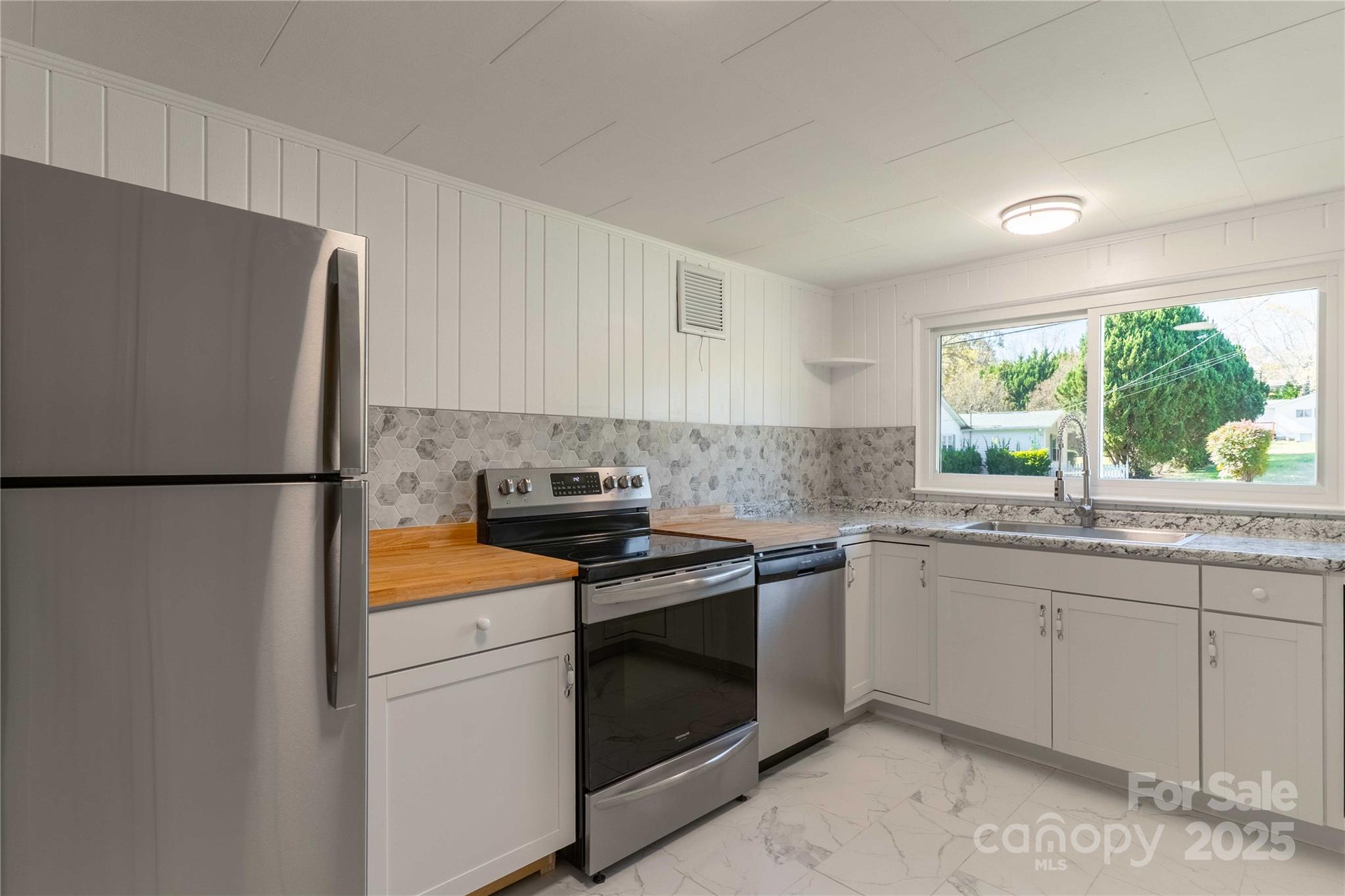 422 Hebron Road Hendersonville, NC 28739 - Photo 18 of 41