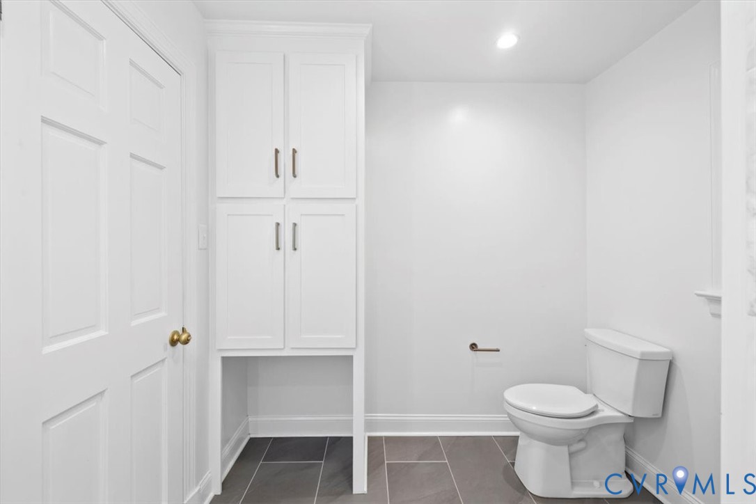 2210 Cartersville Road Cartersville, VA 23027 - Photo 13 of 32 a bathroom with a toilet