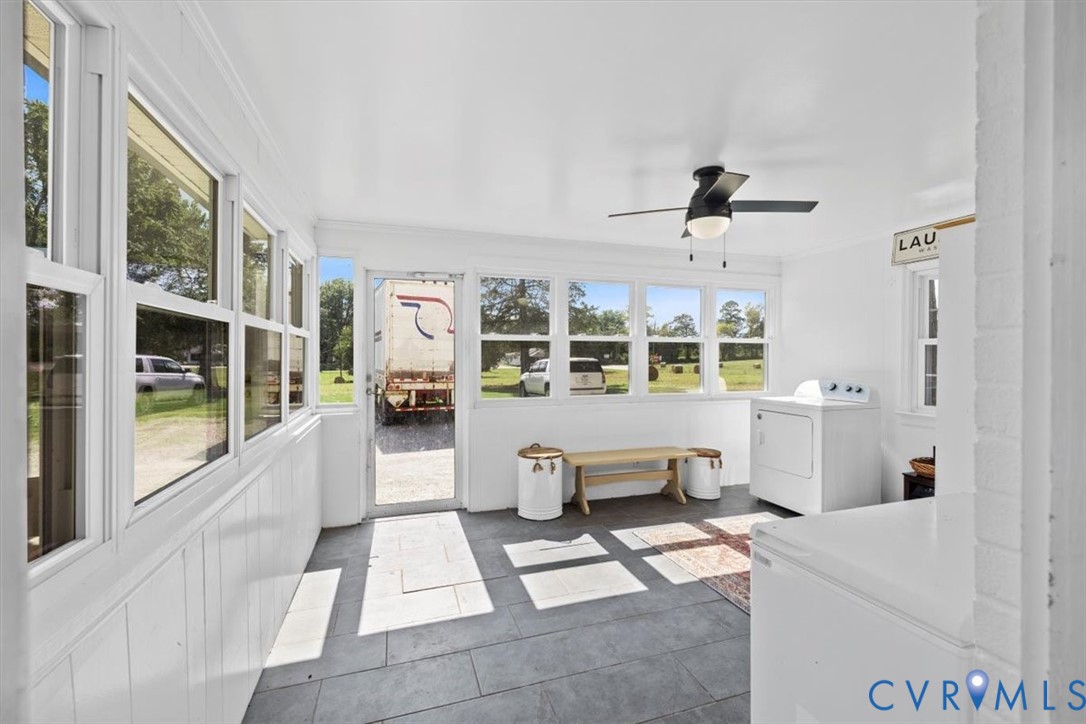 2210 Cartersville Road Cartersville, VA 23027 - Photo 20 of 32 a living room with furniture and a large window