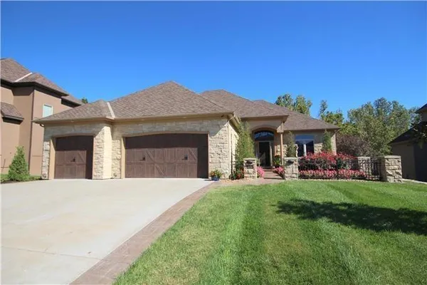 $725,000 | 4530 Verona Drive, Riverside, MO 64150