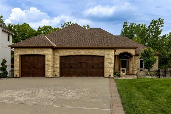 $725,000 | 4530 Verona Drive, Riverside, MO 64150