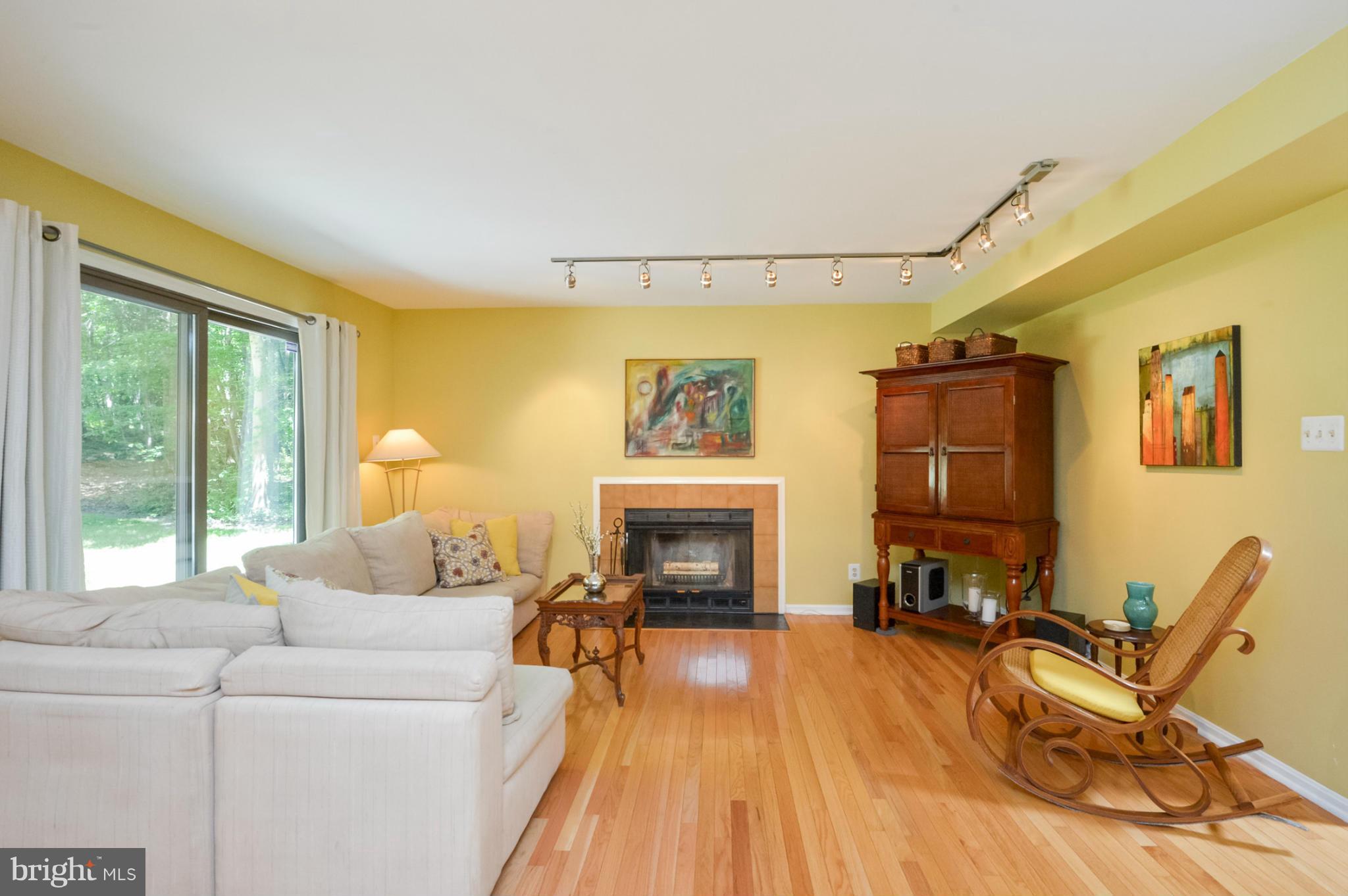 3194 Rolling Road Edgewater, MD 21037 - Photo 8 of 26 Family Room