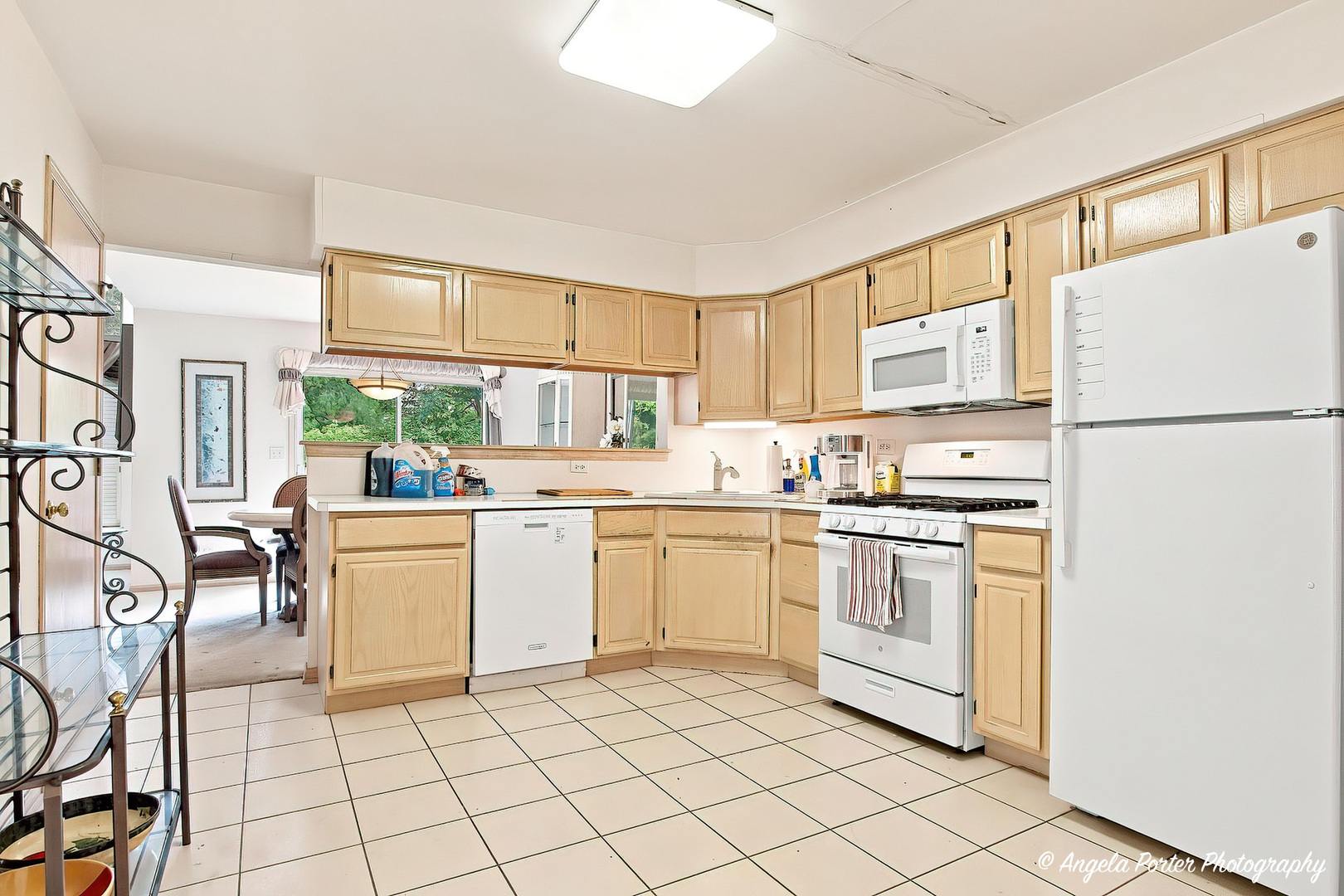 327 Cimarron Road East, Unit 327 Lombard, IL 60148 - Photo 11 of 32 Gallery Image 11