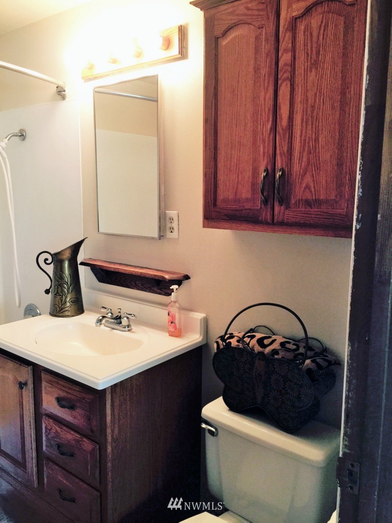 770 Queen Avenue Northeast Renton, WA 98056 - Photo 11 of 15