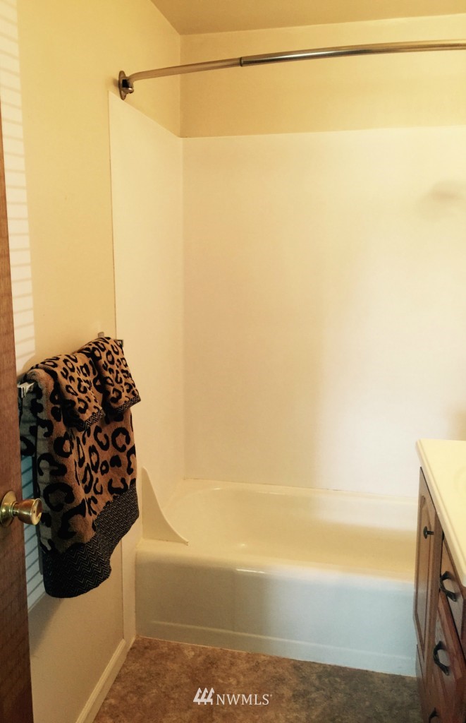 770 Queen Avenue Northeast Renton, WA 98056 - Photo 12 of 15