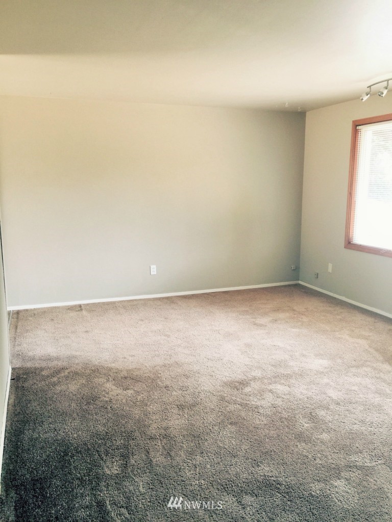 770 Queen Avenue Northeast Renton, WA 98056 - Photo 3 of 15