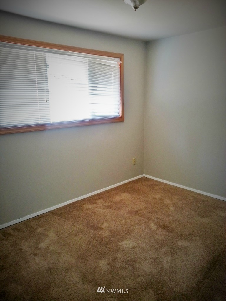 770 Queen Avenue Northeast Renton, WA 98056 - Photo 9 of 15