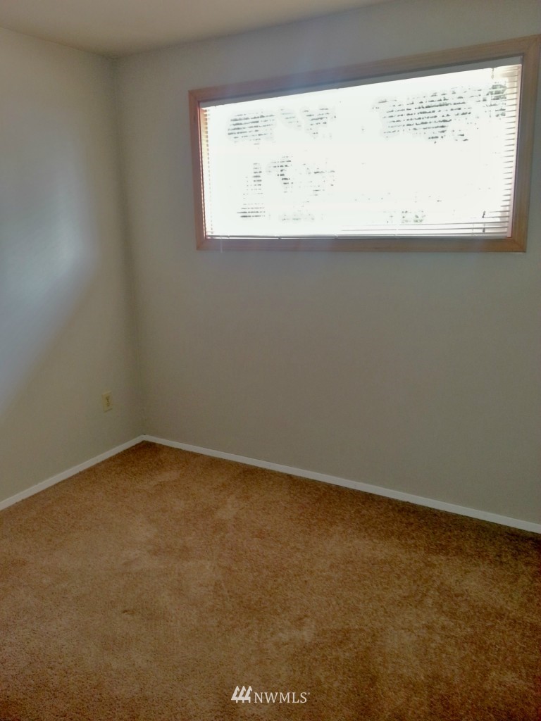 770 Queen Avenue Northeast Renton, WA 98056 - Photo 10 of 15