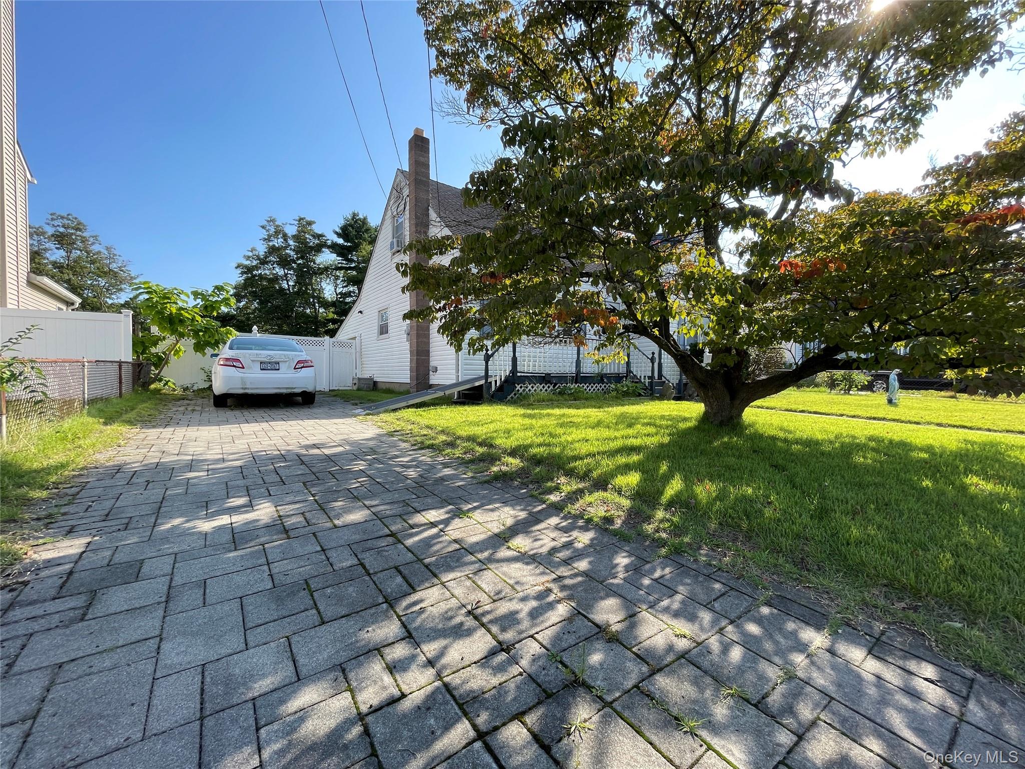 16 Heathcote Road Lindenhurst, NY 11757 - Photo 20 of 21 Gallery Image 20