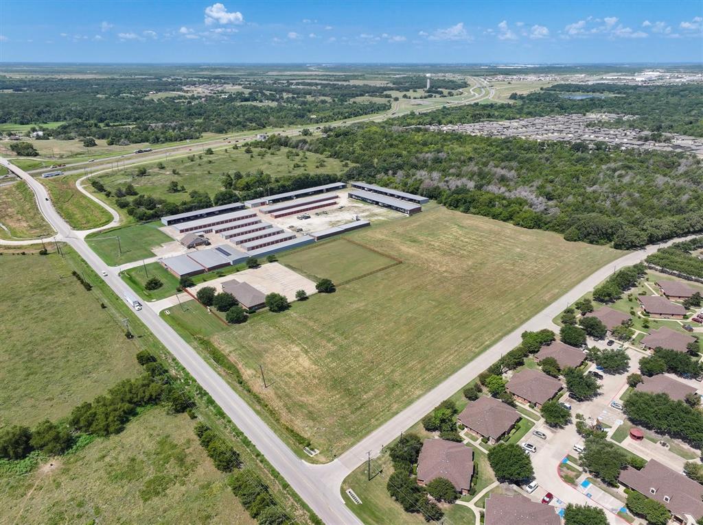 2578 Rd Terrell Tx 75160 Road Terrell, TX 75160 - Photo 3 of 21 a view of a tennis court