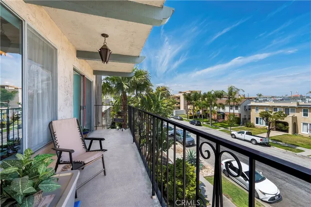 $624,500 | 191 Kennebec Avenue, Unit 301, Long Beach, CA 90803