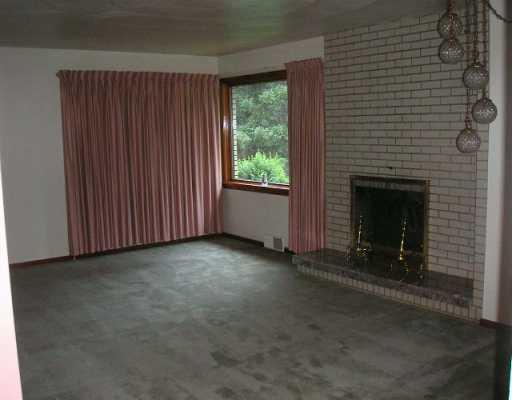 920 Saxonburg Road Butler, PA 16002 - Photo 4 of 8 Living Room.