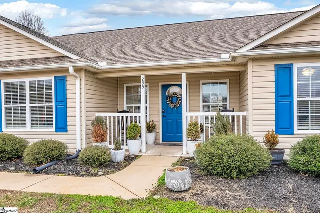 $285,000 | 255 Doris Ann Court, Wellford, SC 29385
