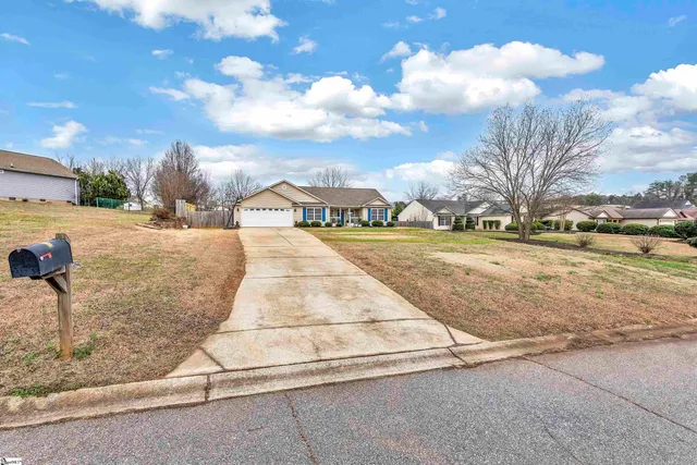 $285,000 | 255 Doris Ann Court, Wellford, SC 29385