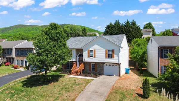 $329,900 | 4837 Nelms Lane Northeast, Roanoke, VA 24019