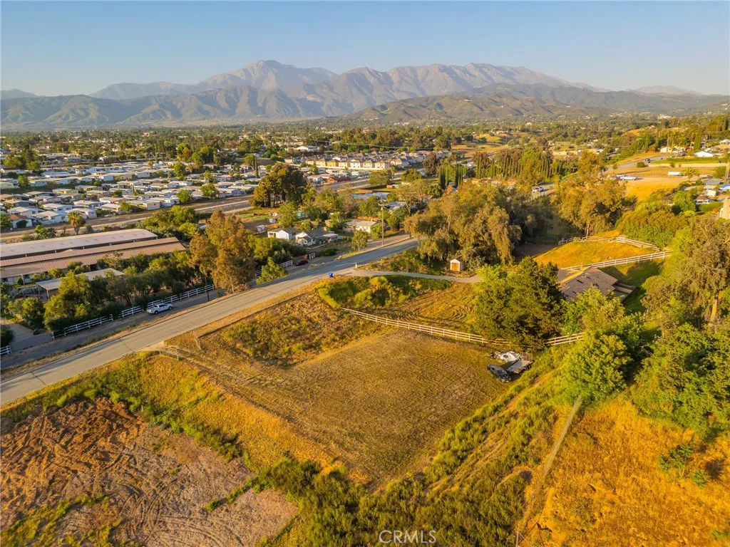34077 5th Yucaipa, CA 92399 - Photo 3 of 9