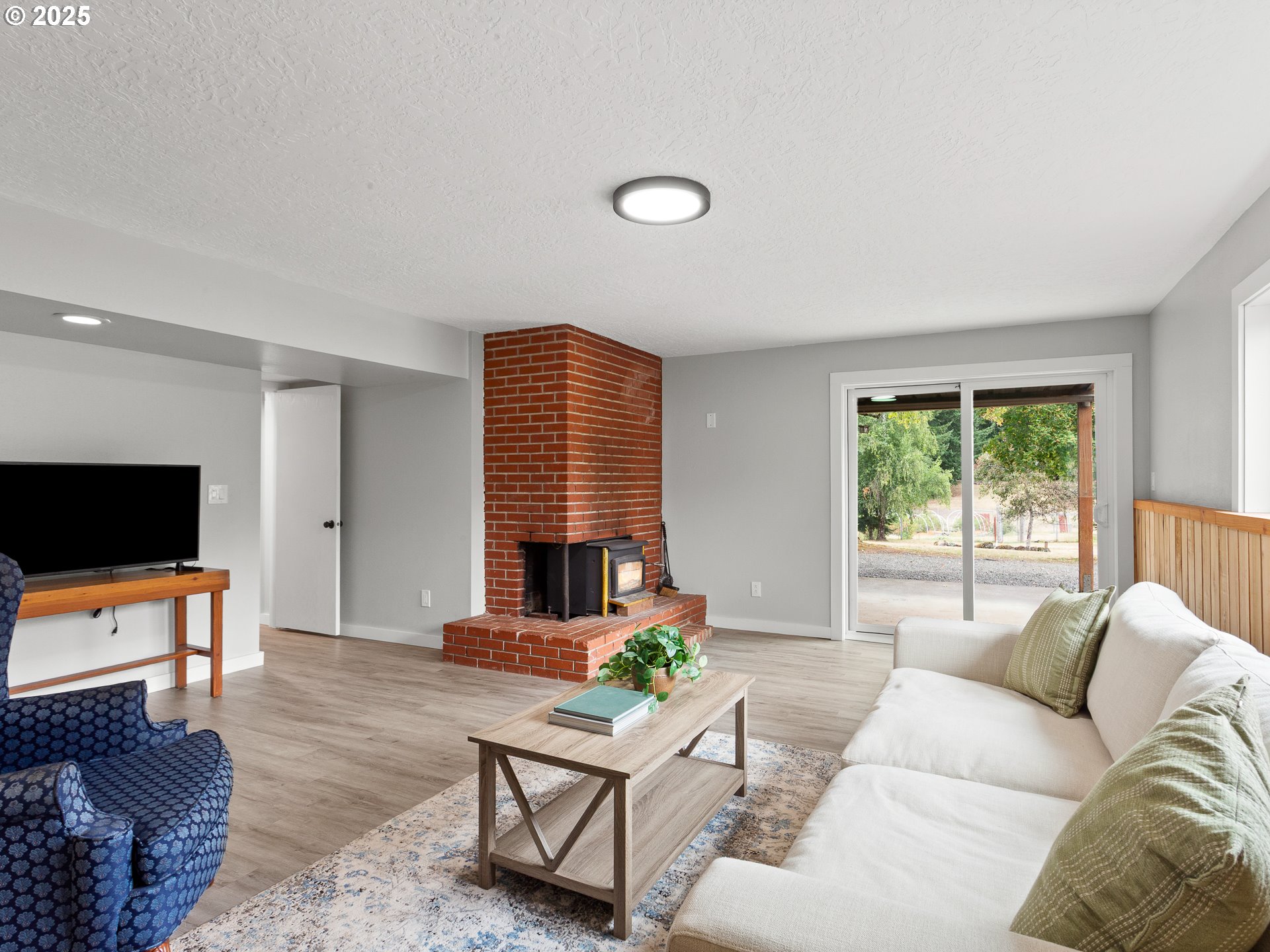 34603 Southeast Jarl Road Boring, OR 97009 - Photo 20 of 48 a living room with furniture and a flat screen tv