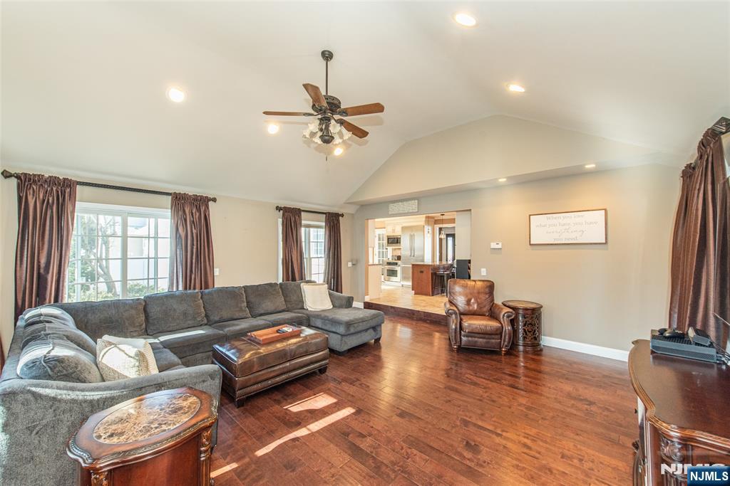 18 Stonycroft Road Wayne, NJ 07470 - Photo 15 of 40